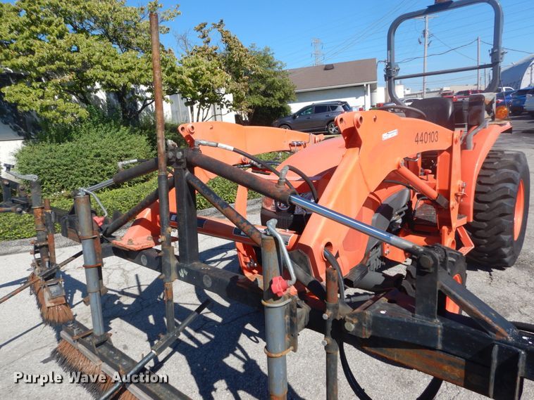 image for item GR9727 2015 Kubota L3301 MFWD tractor