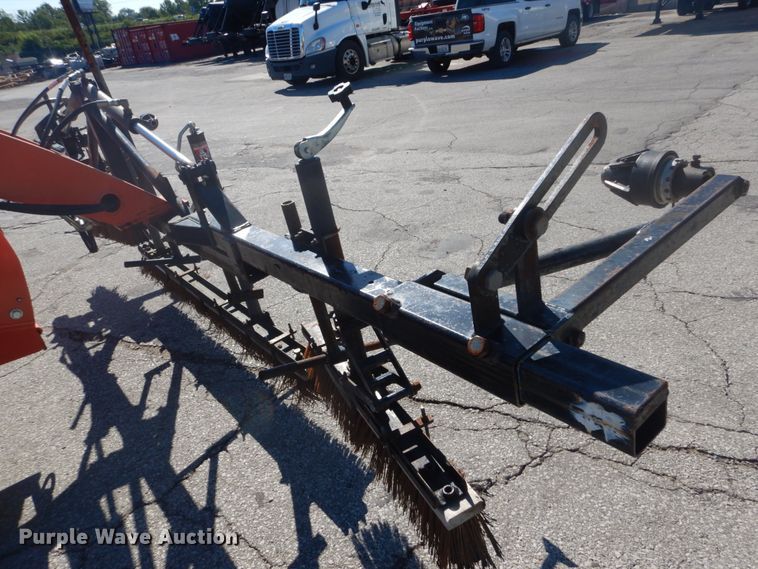 image for item GR9727 2015 Kubota L3301 MFWD tractor