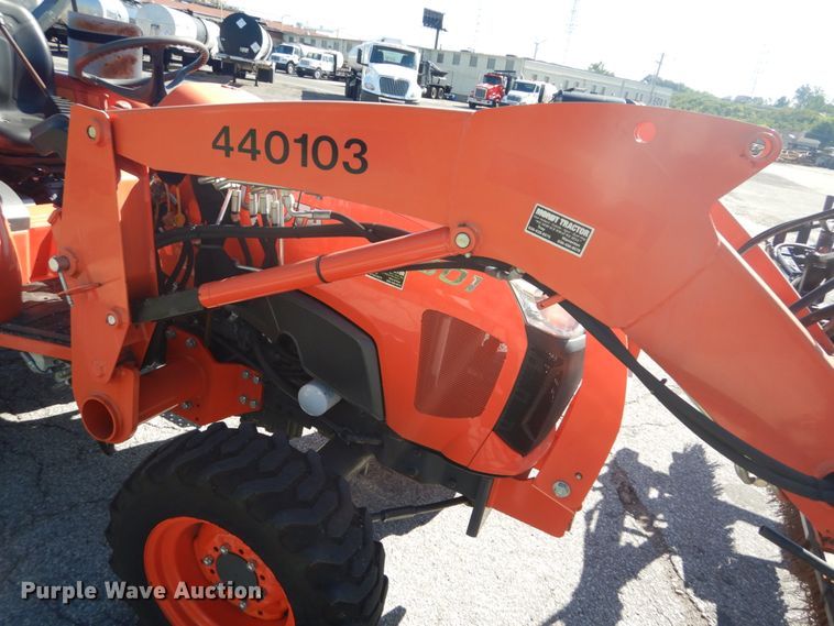 image for item GR9727 2015 Kubota L3301 MFWD tractor