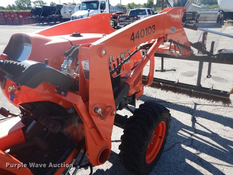 image for item GR9727 2015 Kubota L3301 MFWD tractor