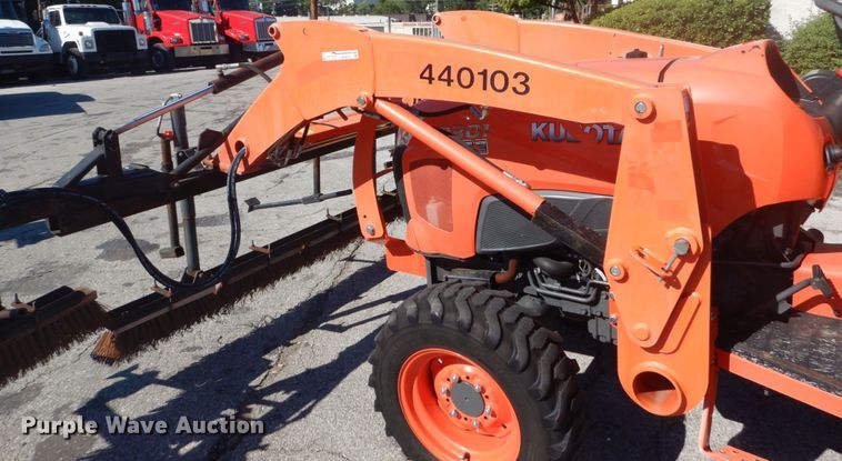 image for item GR9727 2015 Kubota L3301 MFWD tractor