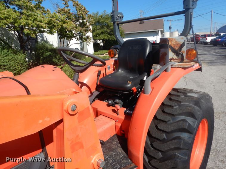 image for item GR9727 2015 Kubota L3301 MFWD tractor