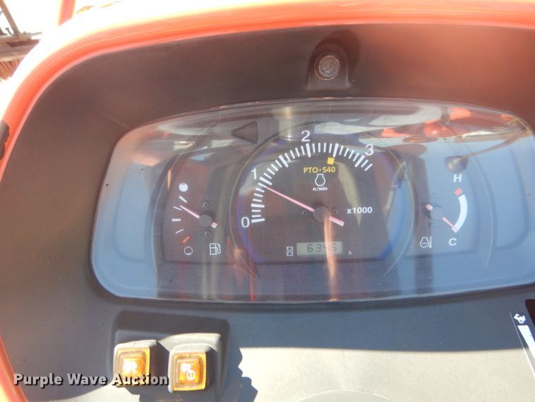 image for item GR9727 2015 Kubota L3301 MFWD tractor