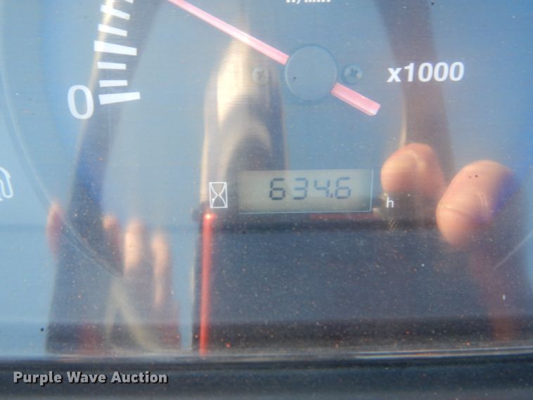 image for item GR9727 2015 Kubota L3301 MFWD tractor