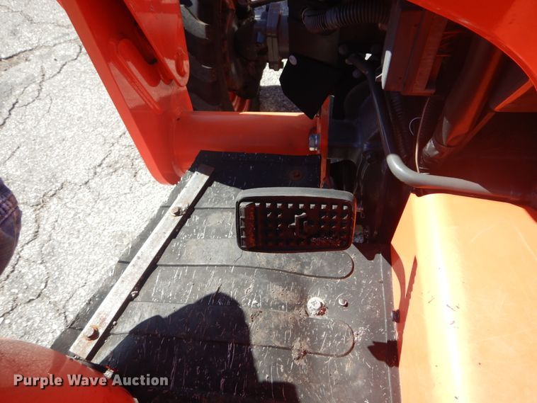 image for item GR9727 2015 Kubota L3301 MFWD tractor