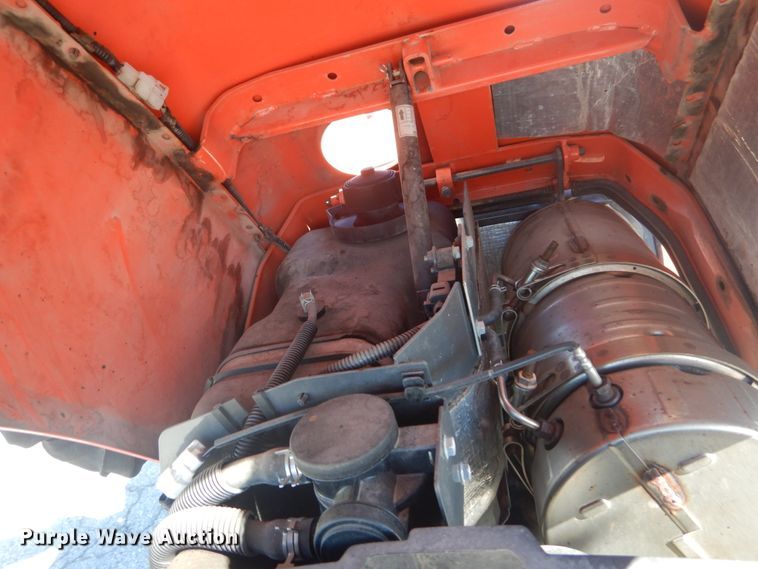 image for item GR9727 2015 Kubota L3301 MFWD tractor