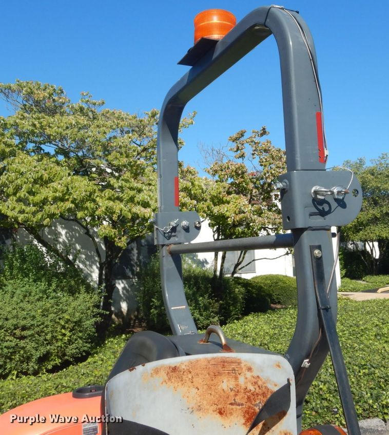 image for item GR9727 2015 Kubota L3301 MFWD tractor