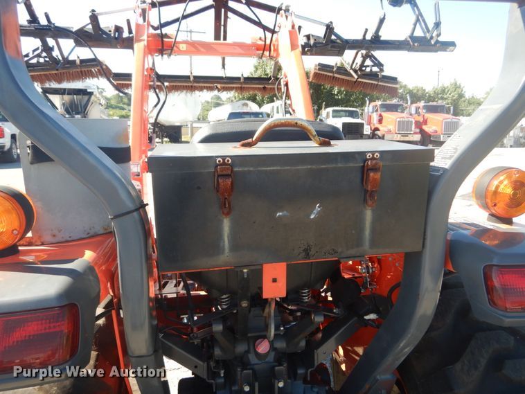 image for item GR9727 2015 Kubota L3301 MFWD tractor