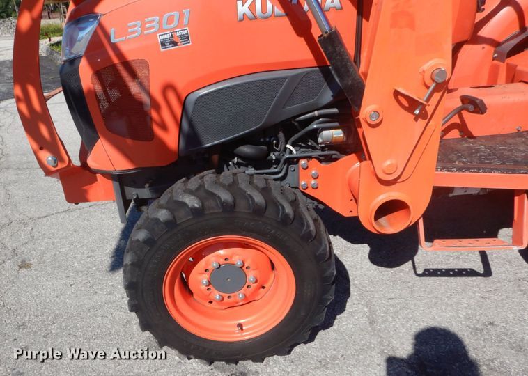 image for item GR9727 2015 Kubota L3301 MFWD tractor