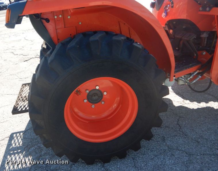 image for item GR9727 2015 Kubota L3301 MFWD tractor