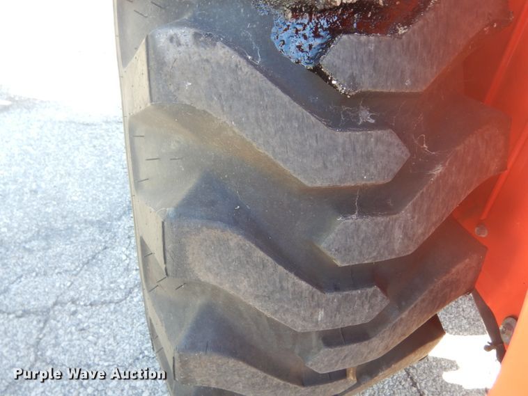 image for item GR9727 2015 Kubota L3301 MFWD tractor