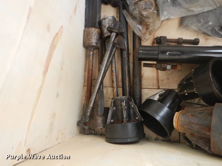 image for item GR9727 2015 Kubota L3301 MFWD tractor