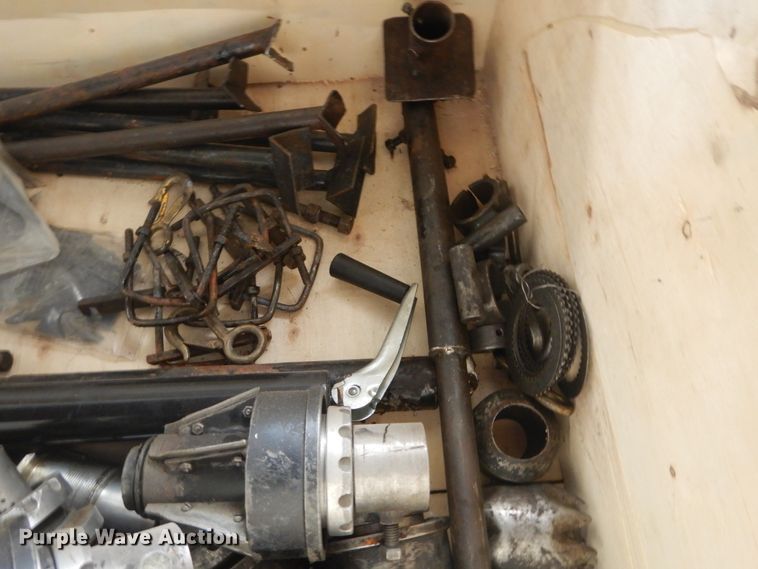 image for item GR9727 2015 Kubota L3301 MFWD tractor