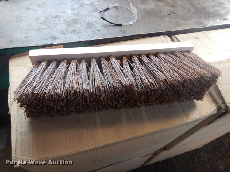 image for item GR9727 2015 Kubota L3301 MFWD tractor