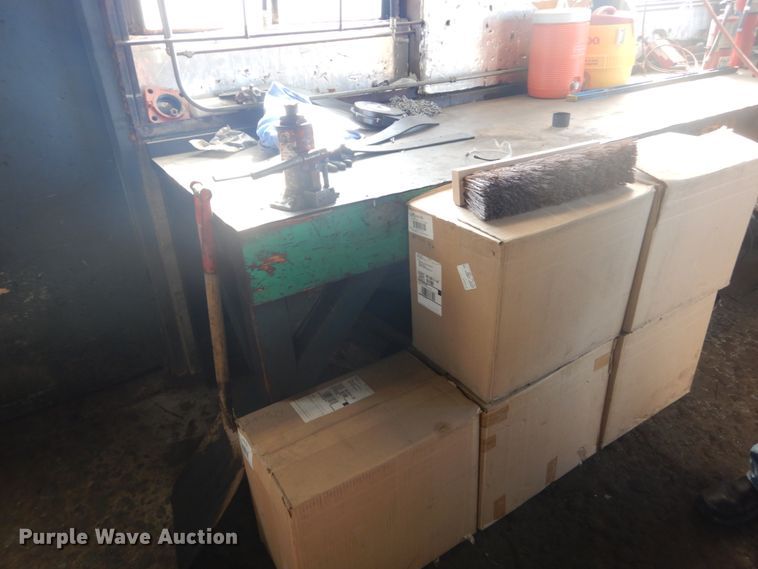 image for item GR9727 2015 Kubota L3301 MFWD tractor