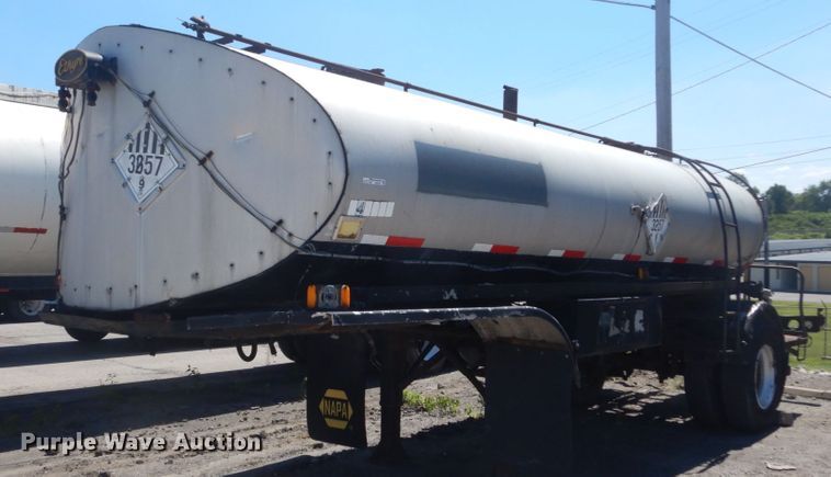 image for item GR9728 1971 Etnyre BT-RA oil tank trailer