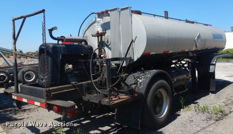 image for item GR9728 1971 Etnyre BT-RA oil tank trailer