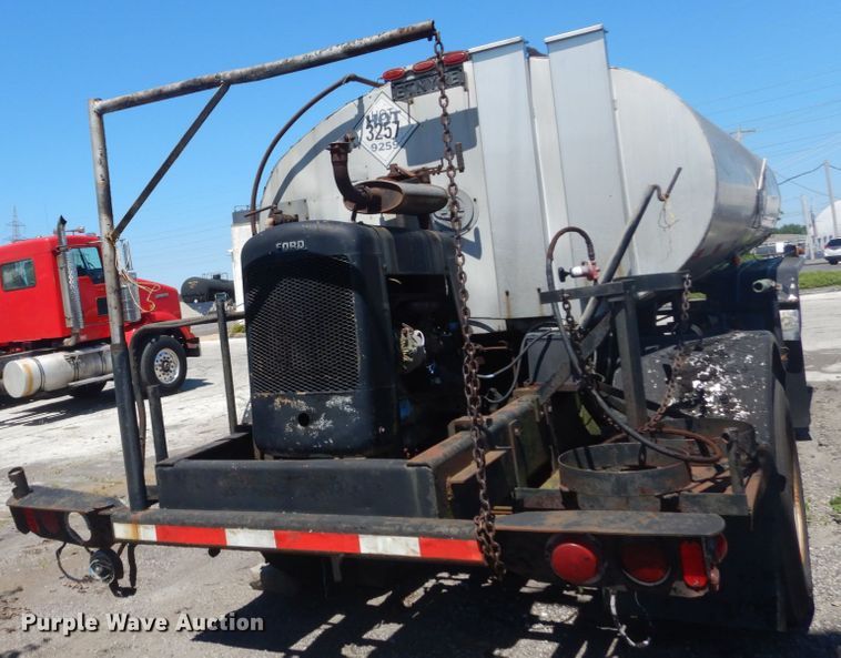 image for item GR9728 1971 Etnyre BT-RA oil tank trailer