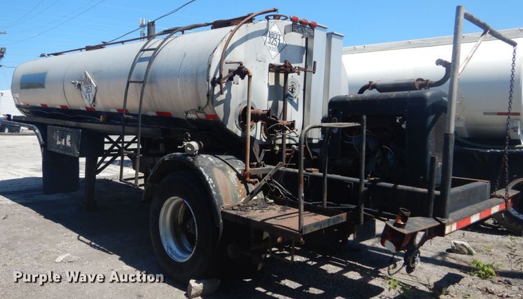 image for item GR9728 1971 Etnyre BT-RA oil tank trailer