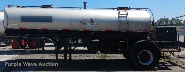 image for item GR9728 1971 Etnyre BT-RA oil tank trailer