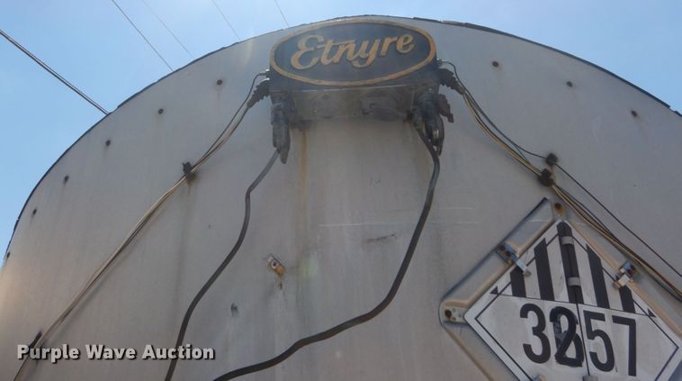 image for item GR9728 1971 Etnyre BT-RA oil tank trailer
