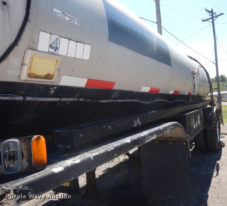 image for item GR9728 1971 Etnyre BT-RA oil tank trailer