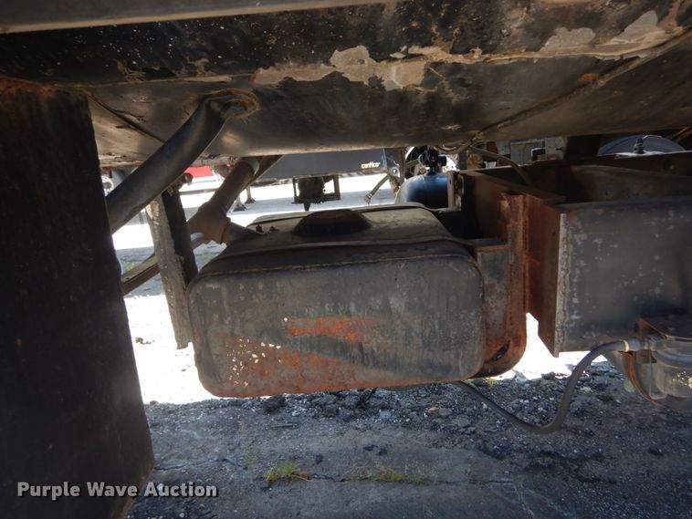 image for item GR9728 1971 Etnyre BT-RA oil tank trailer