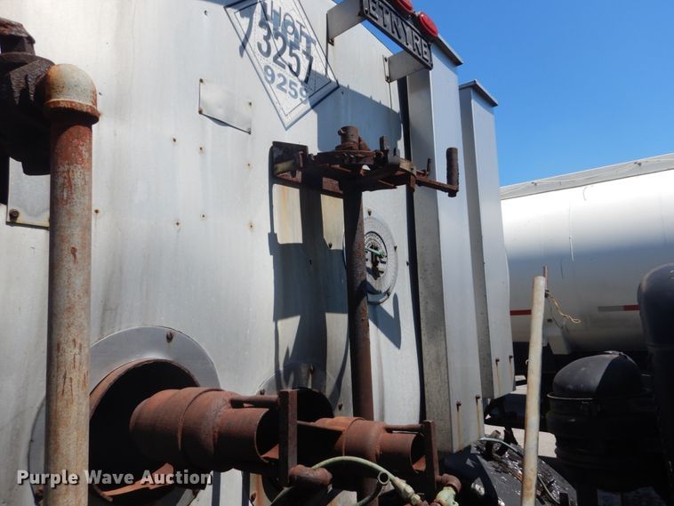 image for item GR9728 1971 Etnyre BT-RA oil tank trailer