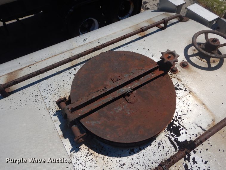 image for item GR9728 1971 Etnyre BT-RA oil tank trailer