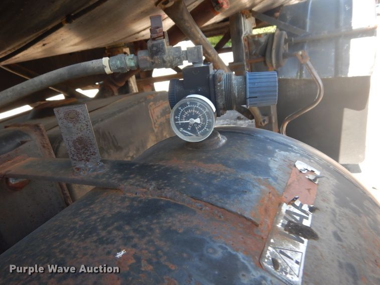 image for item GR9728 1971 Etnyre BT-RA oil tank trailer