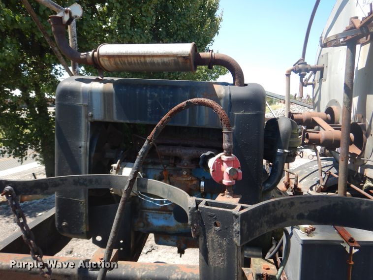 image for item GR9728 1971 Etnyre BT-RA oil tank trailer