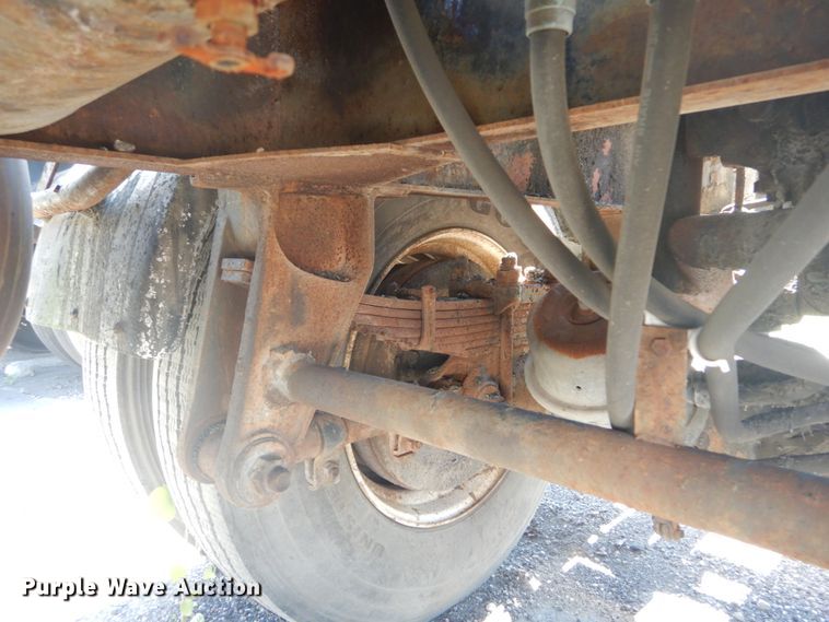 image for item GR9728 1971 Etnyre BT-RA oil tank trailer