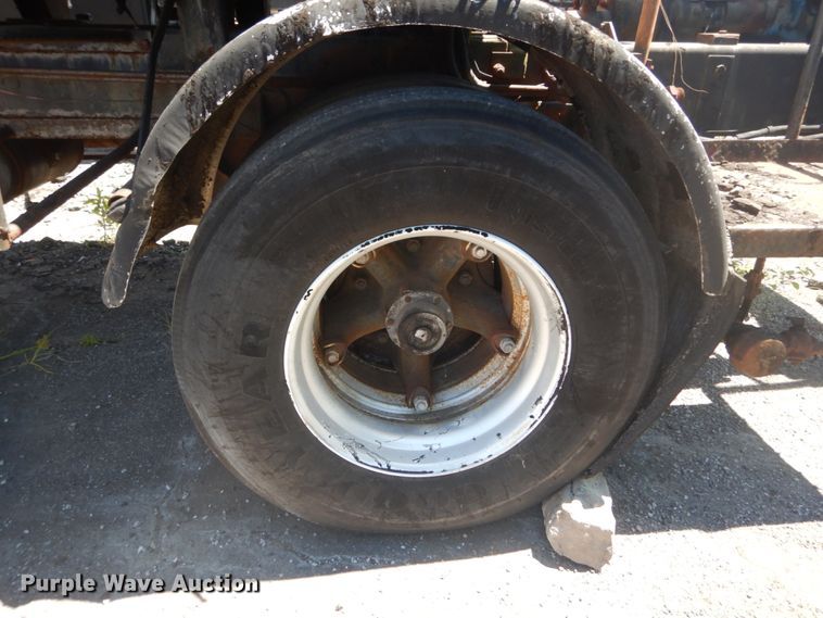 image for item GR9728 1971 Etnyre BT-RA oil tank trailer