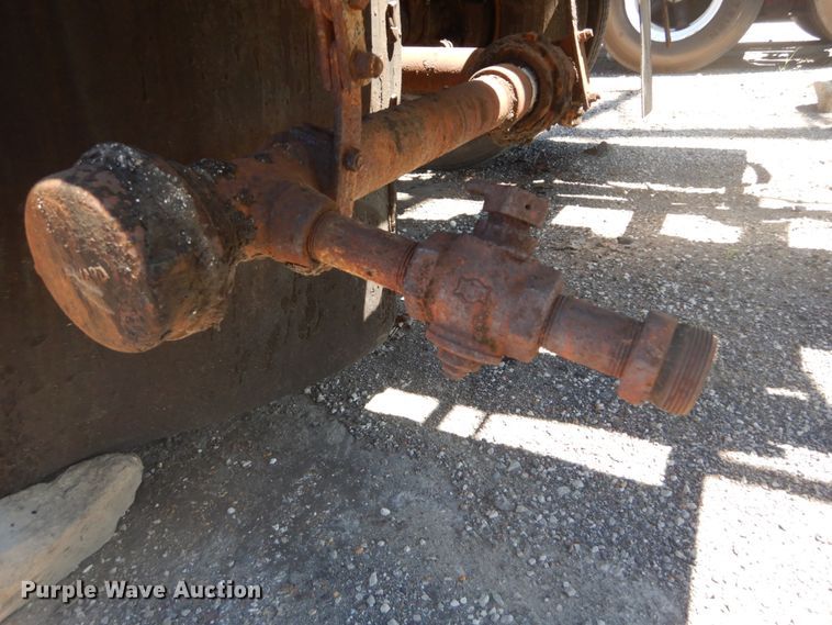 image for item GR9728 1971 Etnyre BT-RA oil tank trailer