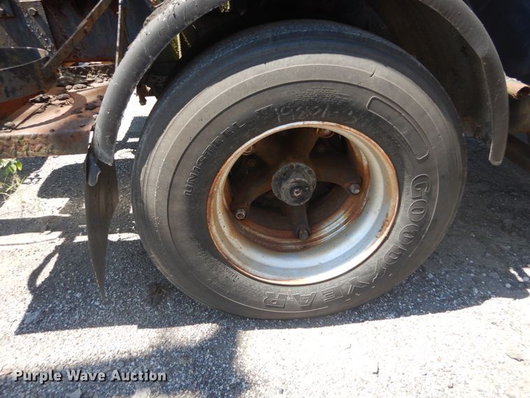 image for item GR9728 1971 Etnyre BT-RA oil tank trailer