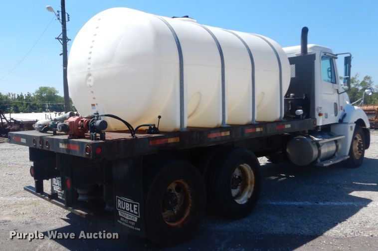 image for item GR9729 2001 Freightliner Columbia  flatbed truck