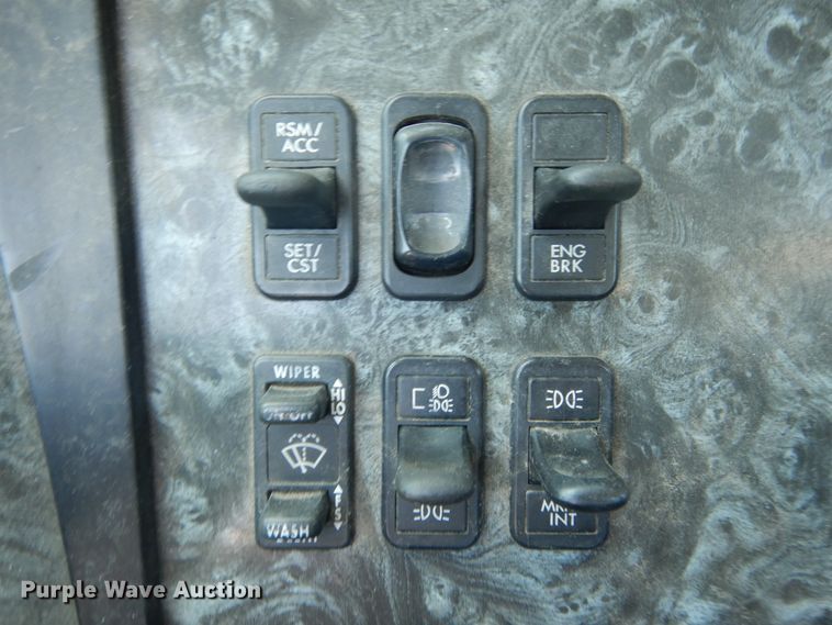 image for item GR9729 2001 Freightliner Columbia  flatbed truck