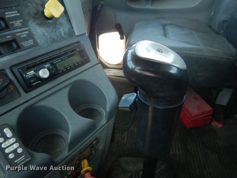 image for item GR9729 2001 Freightliner Columbia  flatbed truck