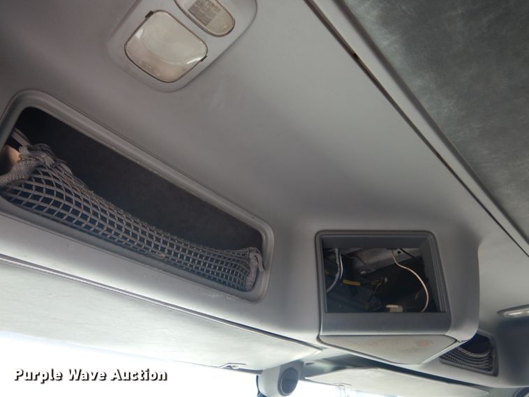 image for item GR9729 2001 Freightliner Columbia  flatbed truck