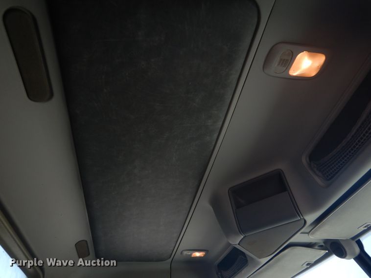 image for item GR9729 2001 Freightliner Columbia  flatbed truck