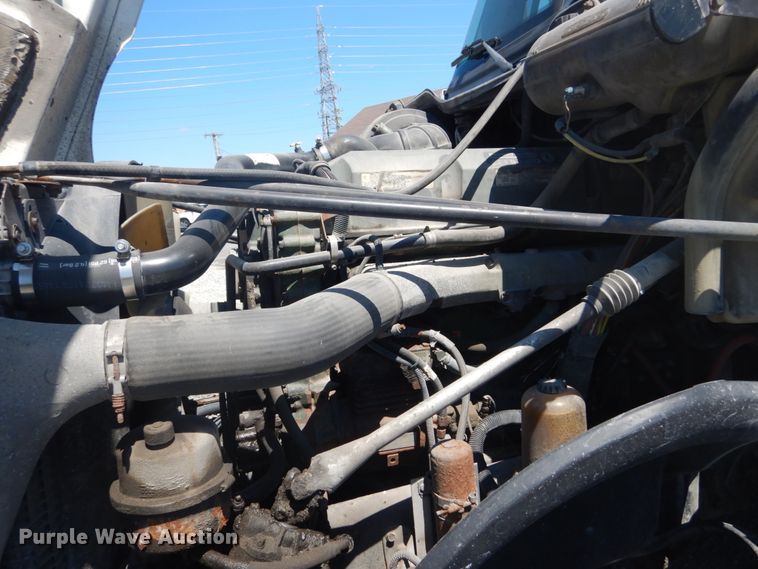 image for item GR9729 2001 Freightliner Columbia  flatbed truck