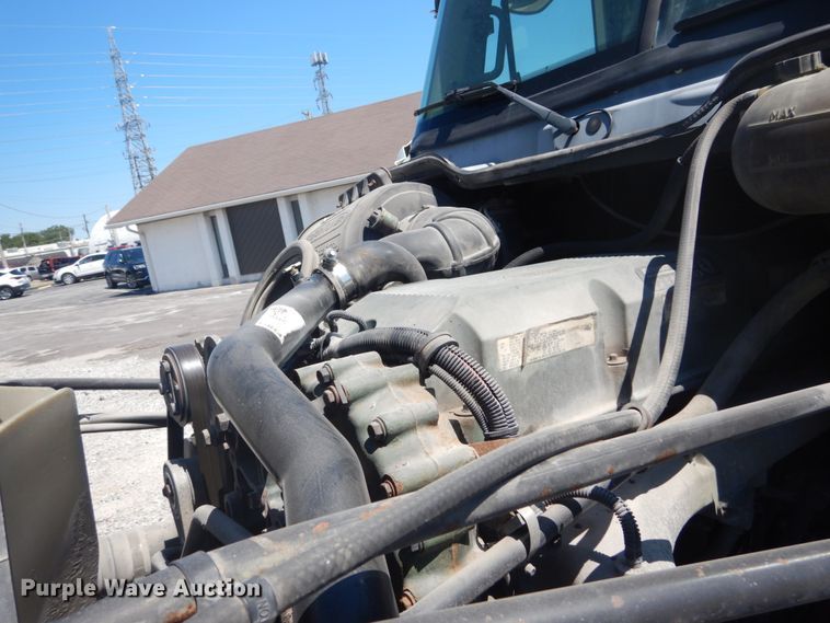 image for item GR9729 2001 Freightliner Columbia  flatbed truck