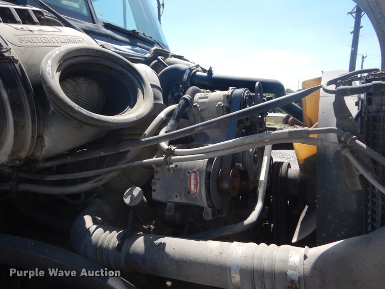 image for item GR9729 2001 Freightliner Columbia  flatbed truck