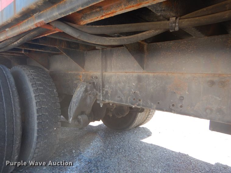 image for item GR9729 2001 Freightliner Columbia  flatbed truck