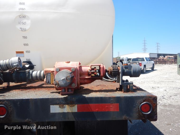 image for item GR9729 2001 Freightliner Columbia  flatbed truck