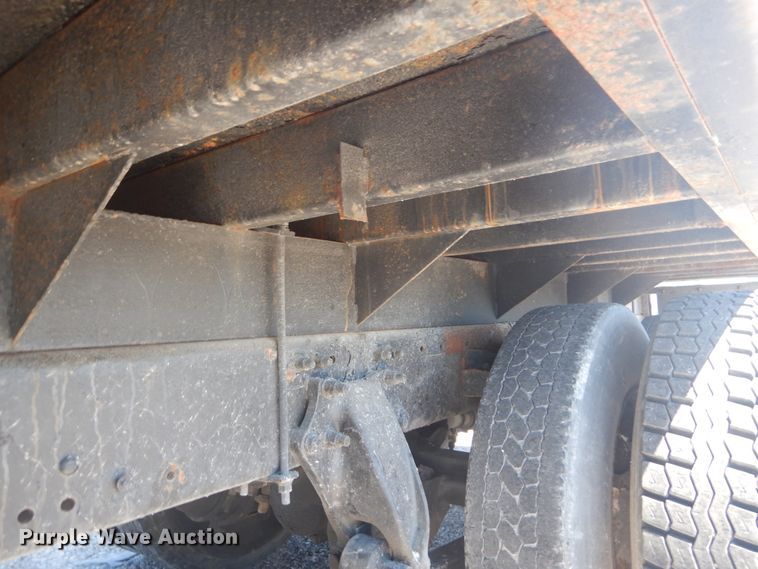 image for item GR9729 2001 Freightliner Columbia  flatbed truck