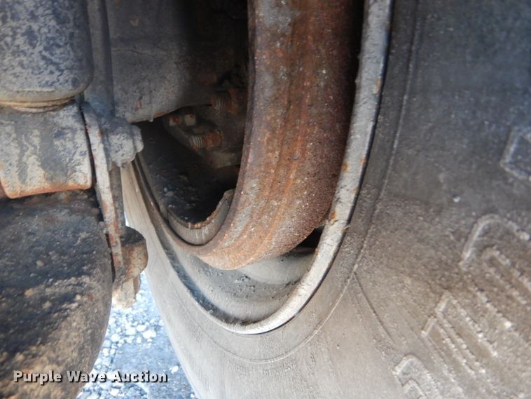 image for item GR9729 2001 Freightliner Columbia  flatbed truck