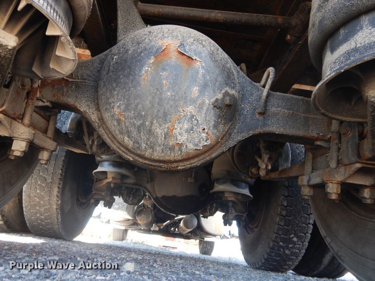 image for item GR9729 2001 Freightliner Columbia  flatbed truck