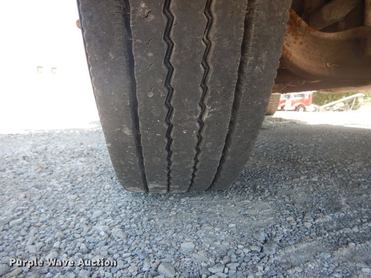 image for item GR9729 2001 Freightliner Columbia  flatbed truck