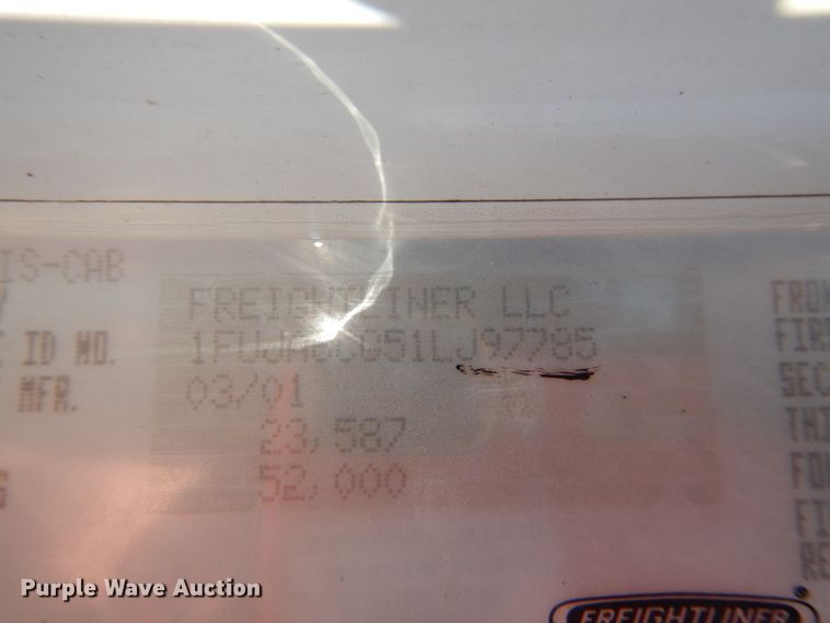 image for item GR9729 2001 Freightliner Columbia  flatbed truck